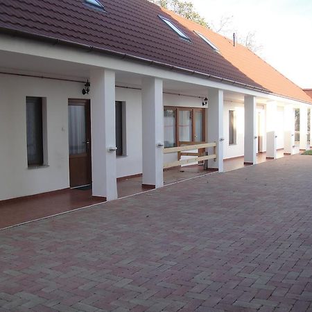 Paks Panzió Hotel Bagian luar foto