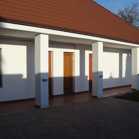 Paks Panzió Hotel Bagian luar foto