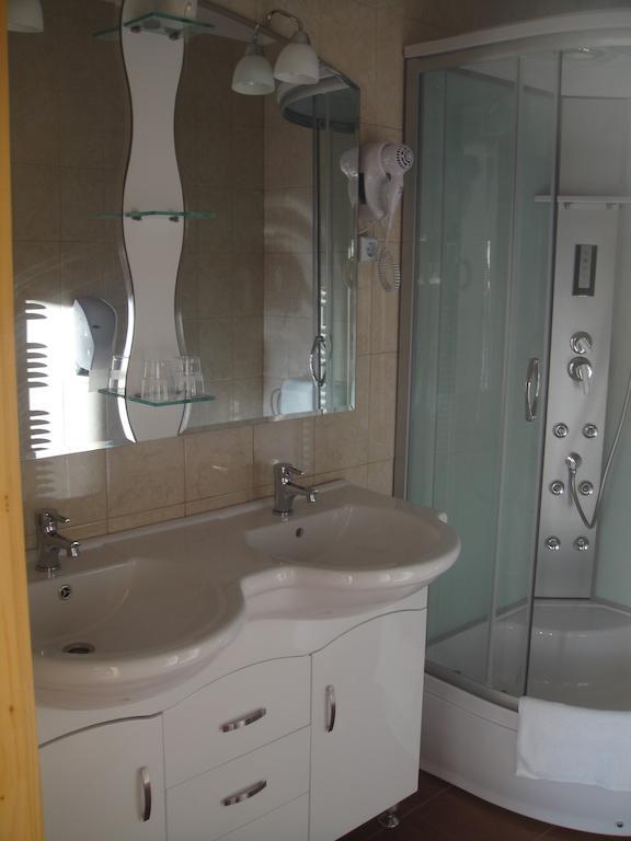 Paks Panzió Hotel Bagian luar foto