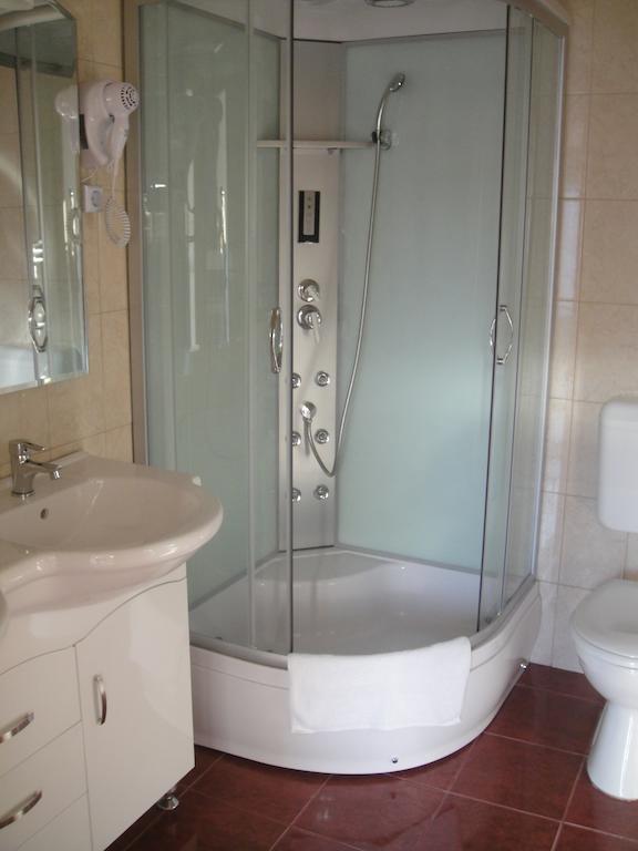 Paks Panzió Hotel Bagian luar foto