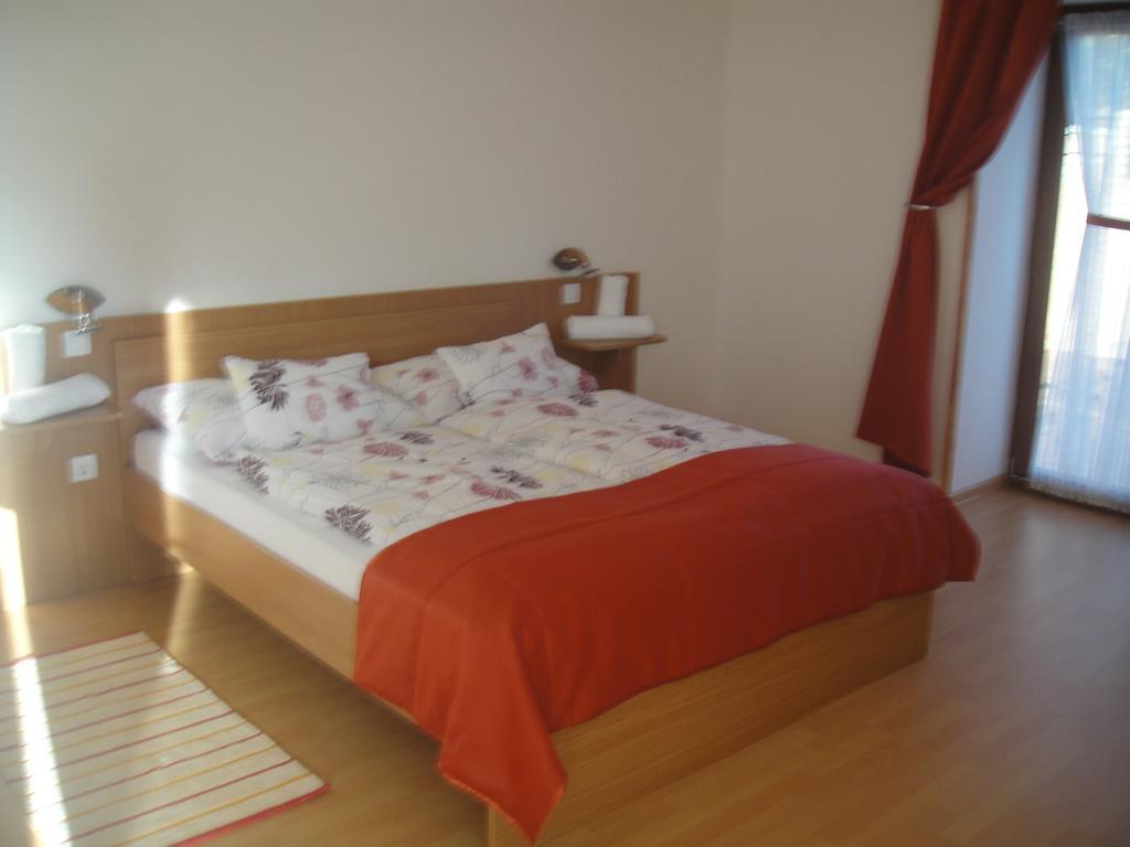 Paks Panzió Hotel Bagian luar foto
