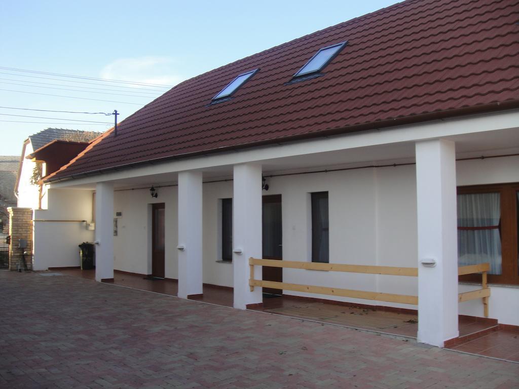 Paks Panzió Hotel Bagian luar foto